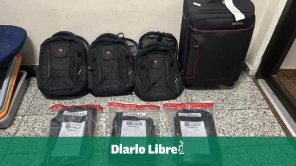 Apresan española viajaría con 11 láminas de cocaína a España