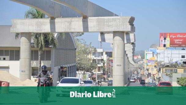 Comerciantes y choferes celebran reapertura de avenida Las Carreras