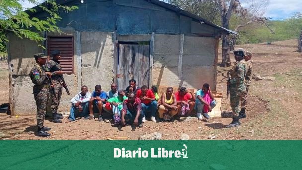 Hallan grupo de haitianos indocumentados en una casa abandonada