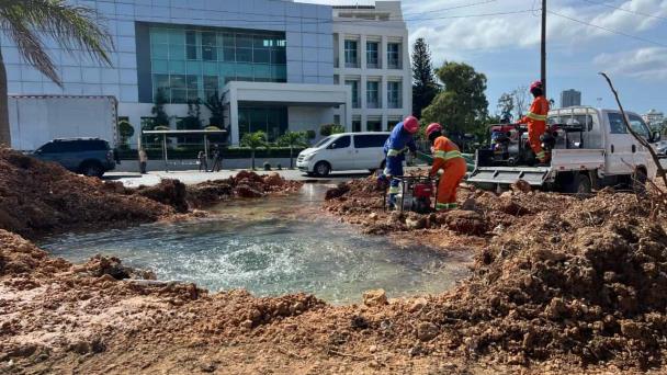 Avería deja sin agua a sectores de la avenida Independencia