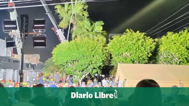 Familiares de Rubby Pérez en esperan información en discoteca Jet Set
