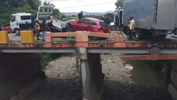 Cinco heridos en accidente de tránsito múltiple en Monseñor Nouel