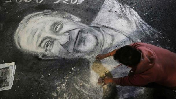 Peregrinos Oran por el Papa Francisco en su Velación