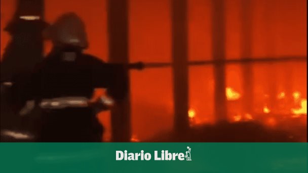 Un incendio reduce a cenizas una tienda en Consuelo
