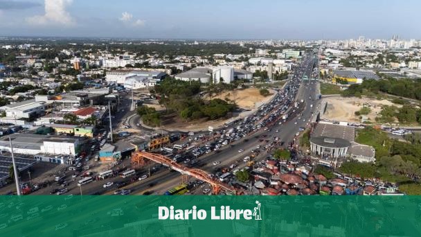 Reportan tapón en la Kennedy por volcadura de camión en el 9