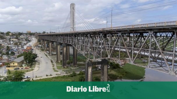 Continúa prohibición de vehículos pesados por el puente de la 17