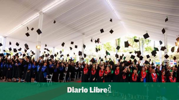 Ucateci gradúa a 330 nuevos profesionales