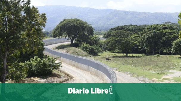 Abel Martínez propone un muro fronterizo "sólido, no una malla"