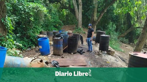 Desmantelan laboratorio de alcohol adulterado en Monte Plata