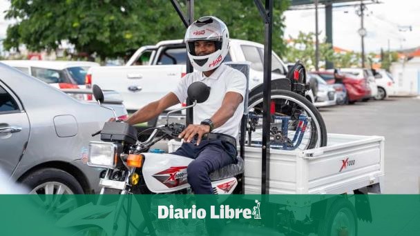 Apoyo a la discapacidad: entrega de motor de tres ruedas
