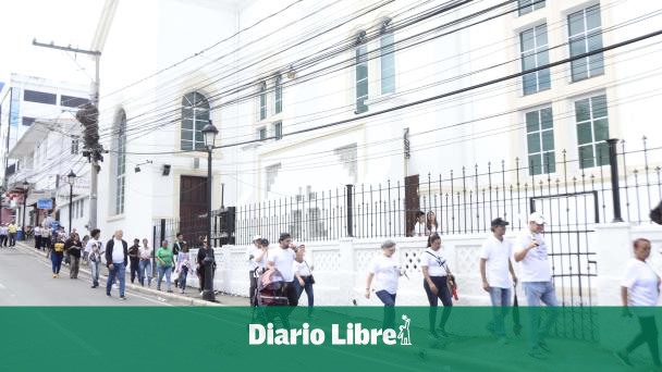 Ambiente de recogimiento marca el Viernes Santo en Santiago