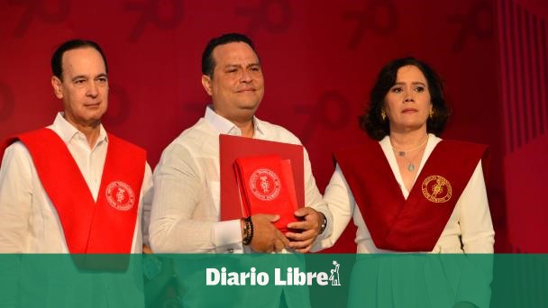 Aida Nicole Reyes: Intec entrega su título póstumo a sus padres