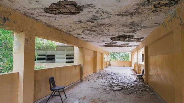 Deterioro de Escuela Marina Sepúlveda en Barahona causa pánico
