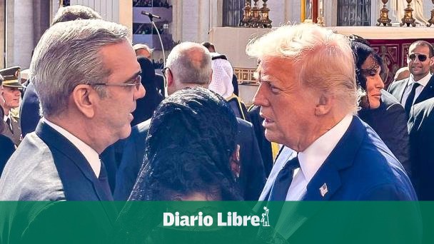 Abinader y Donald Trump conversan durante ceremonial al papa Francisco