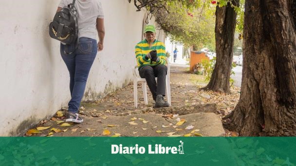 Una trampa para peatones: acera levantada en pleno centro urbano