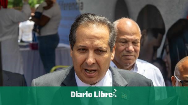 Víctor Atallah reconoce pacientes haitianos cargaban el presupuesto