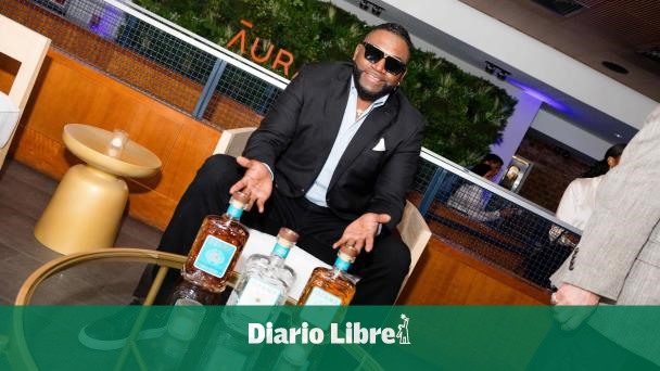 David Ortiz lanza Ron Ozama
