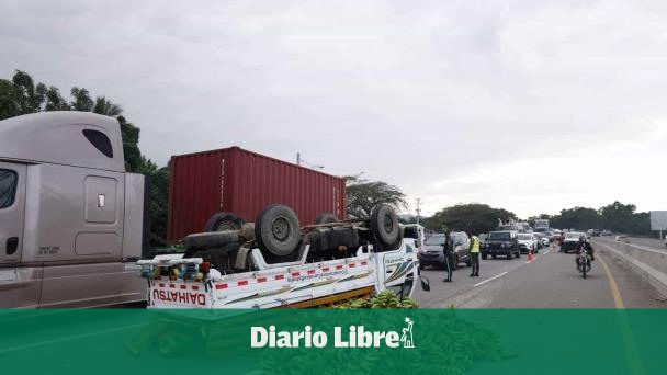 Camiones con sobrecarga ponen en riesgo la seguridad vial en RD